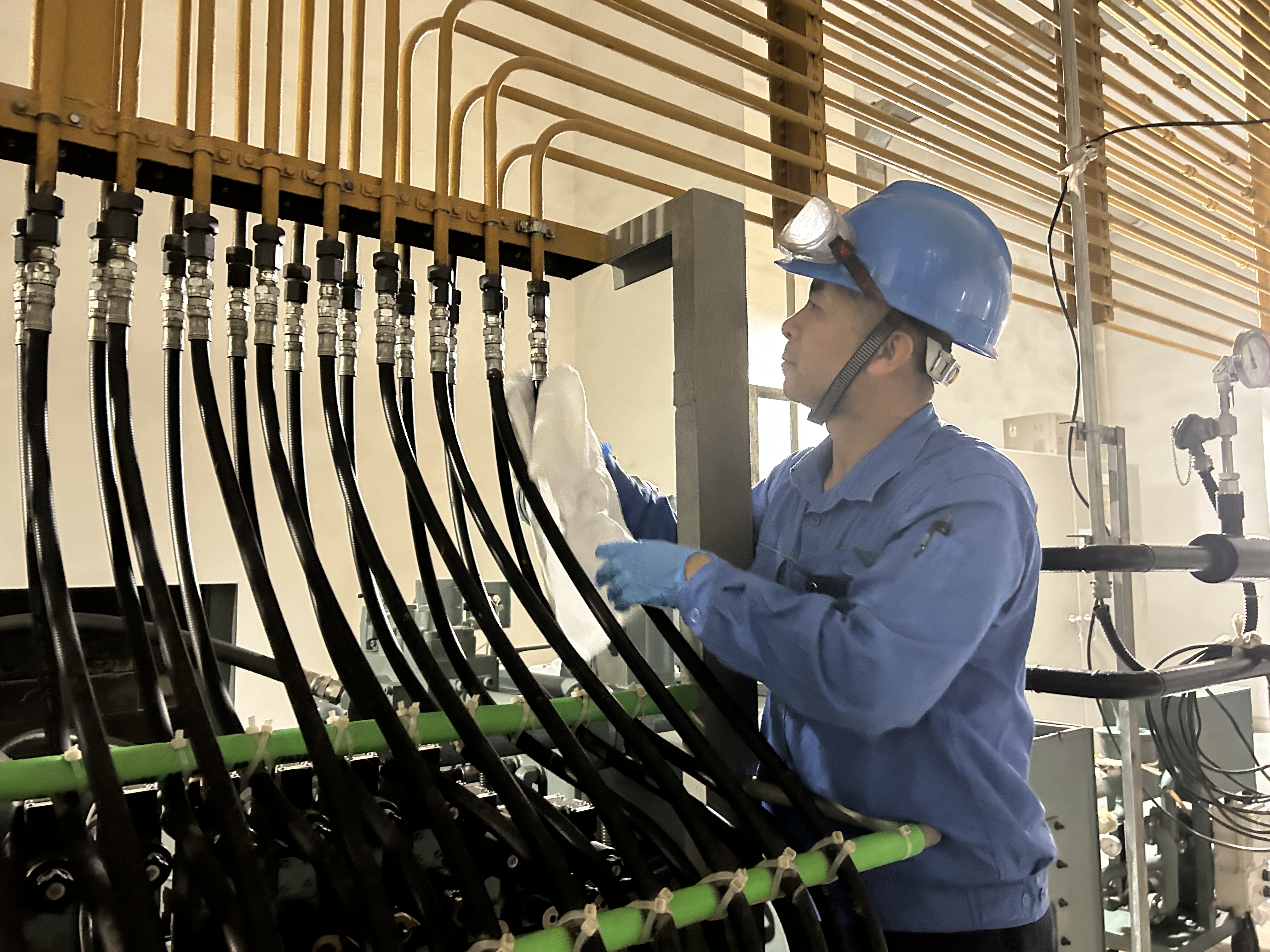 劳动创立优美生涯 | 致敬888集团劳动模范