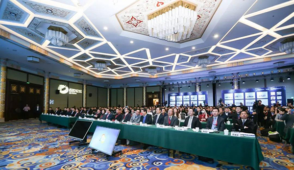 888集团获评“2018年度固废行业最具影响力企业”，，，，，，，，党委书记、总裁乔德卫出席固废战略论坛并揭晓主旨演讲