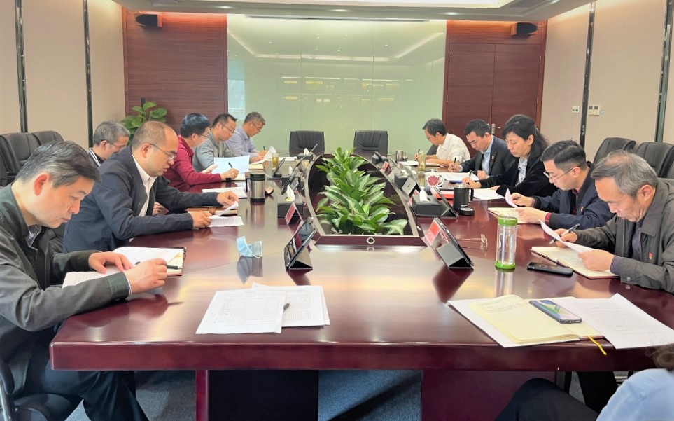 888集团集团开展《决议》专题学习活动