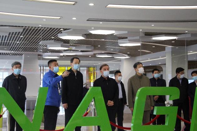 天下人大常委会副委员长艾力更?依明巴海到888集团通州项目开展科普法执法检查